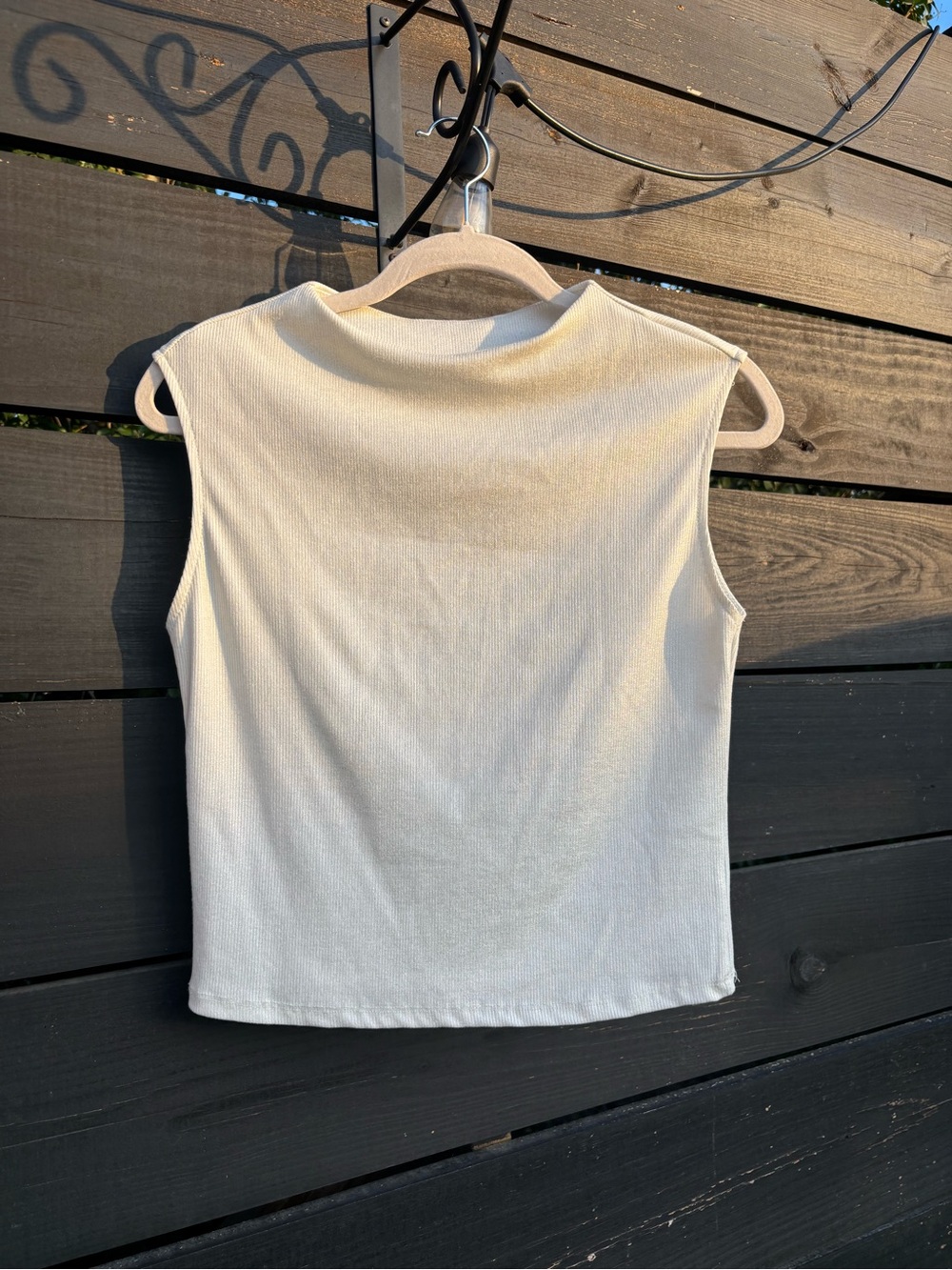 glam White & Silver Ribbed Mock-Neck Sleeveless Top
